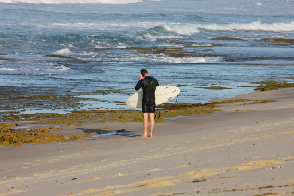 surfer-going-into-the-sea.jpg